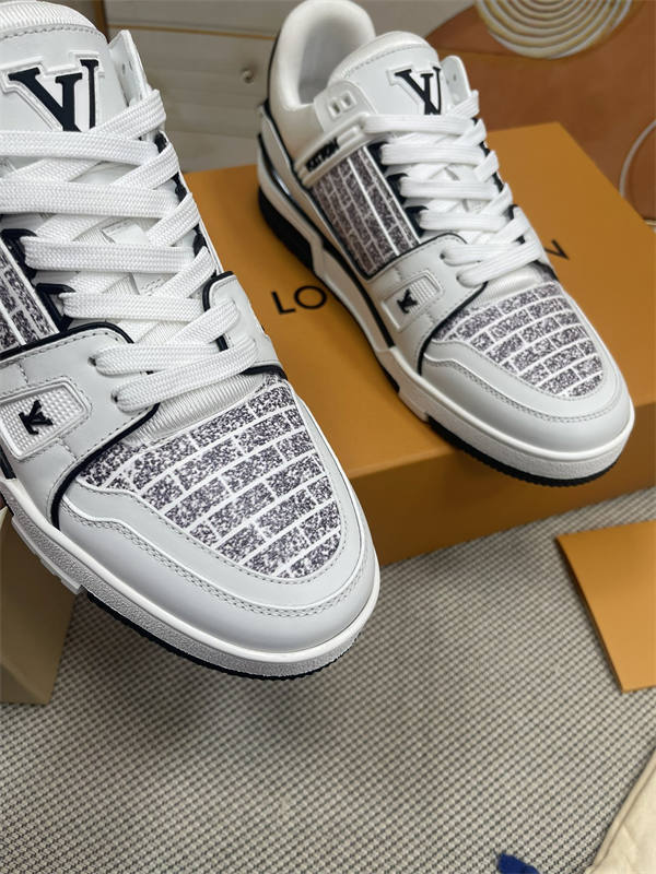 LV051
