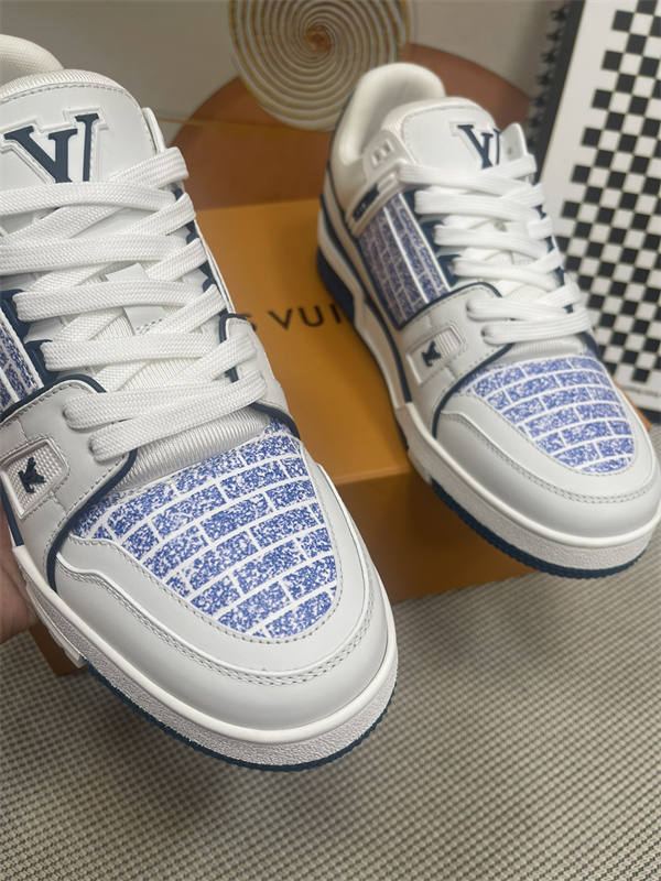 LV052
