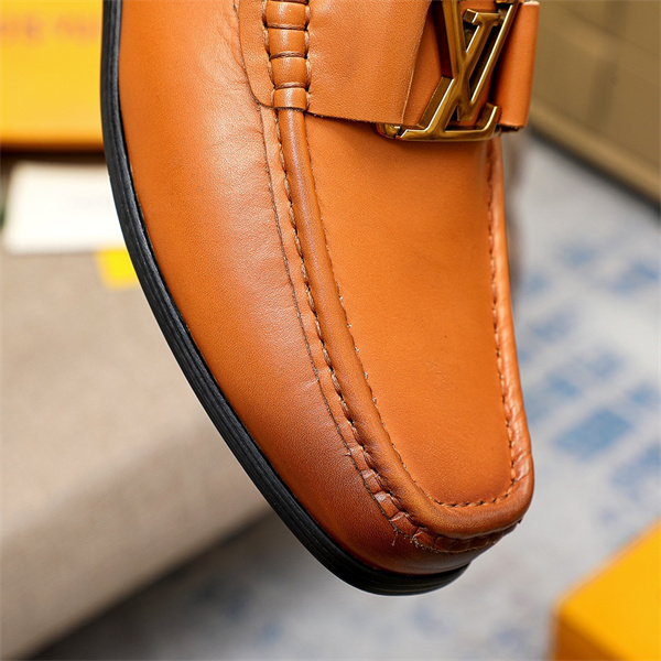 Lv Loafer 015