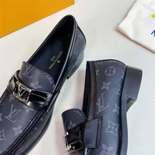 Lv Loafer 046