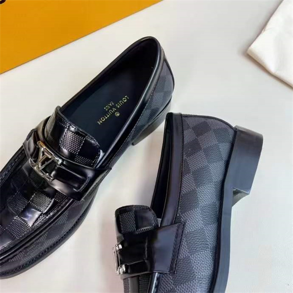 Lv Loafer 048