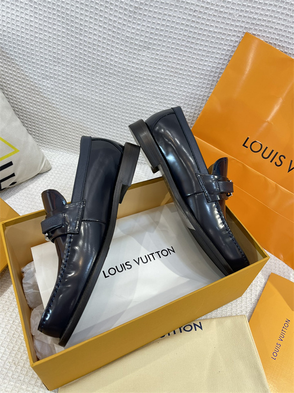 Lv Loafer 050
