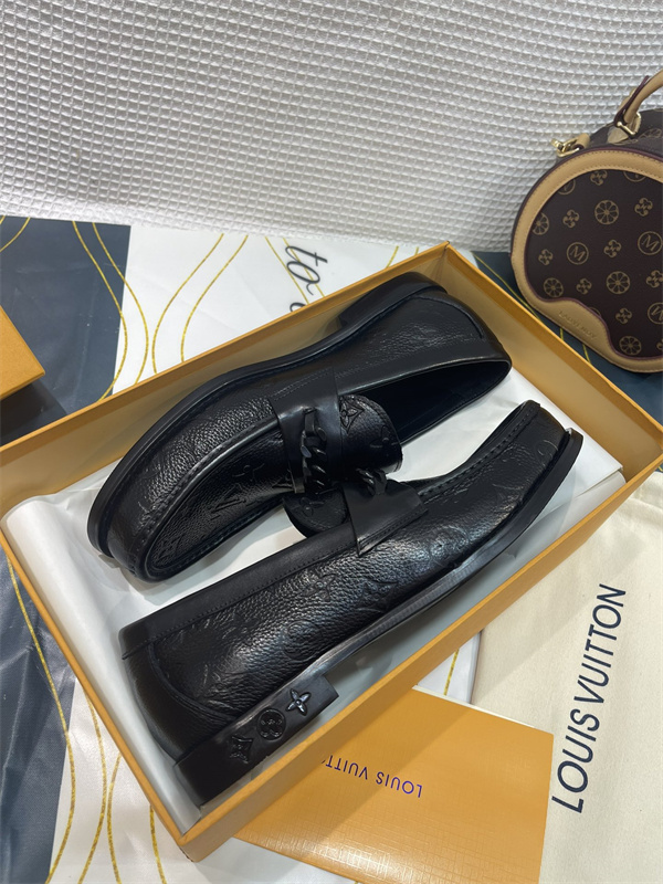 Lv Loafer 054