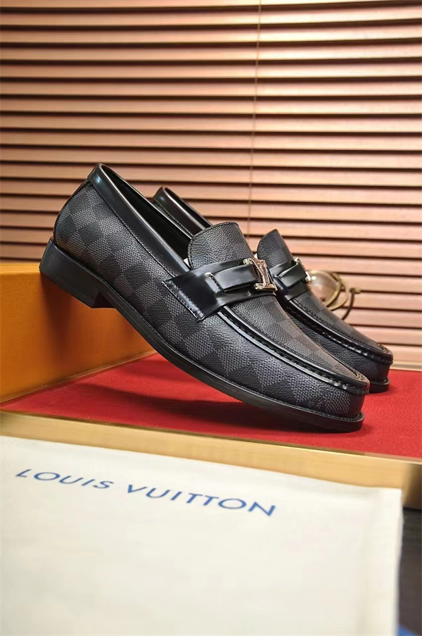 Lv Loafer 061