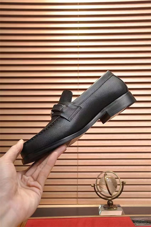 Lv Loafer 063