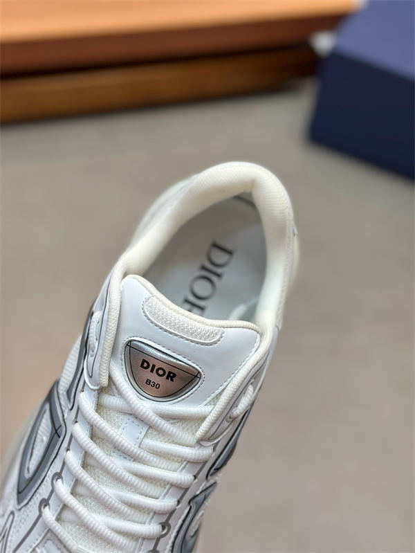 Dr Sneaker