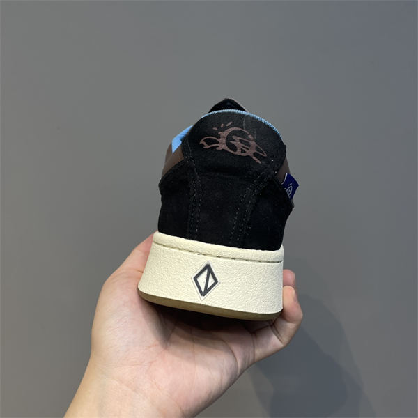 Dr x Travis Scott Sneaker