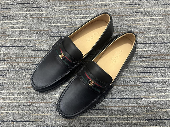G*u*i loafer 30