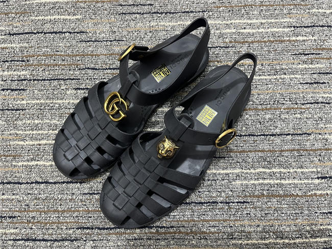 G*u*i sandals 1