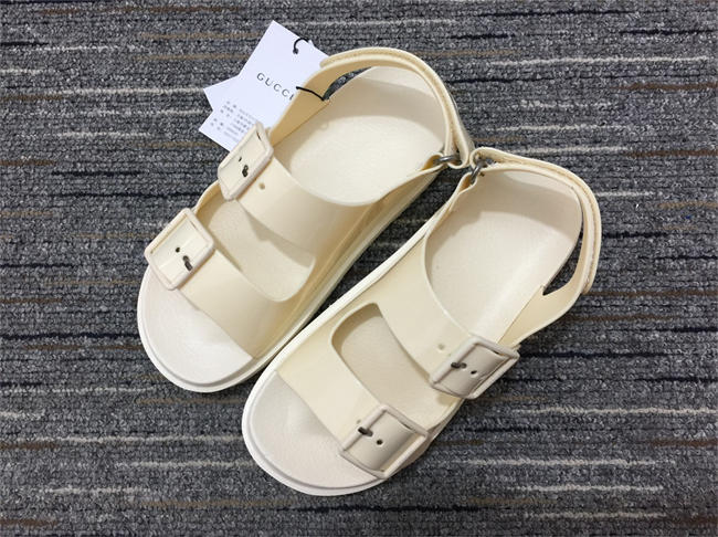 G*u*i sandals 3