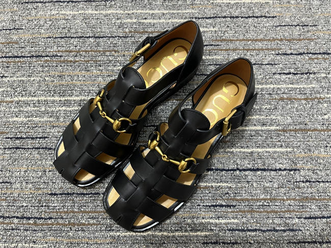 G*u*i sandals 8