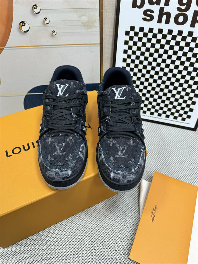Lv Trainer Sneaker 17