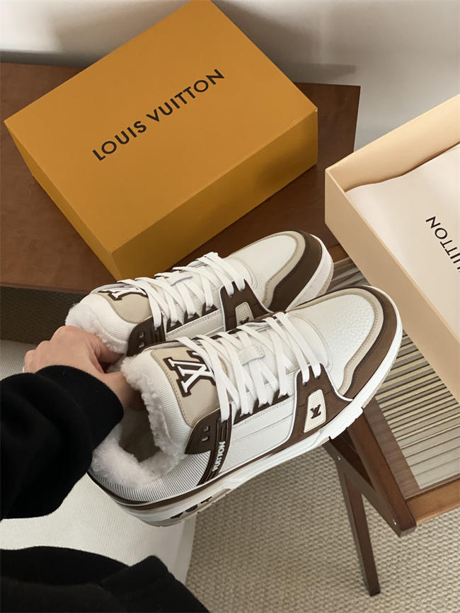 Lv Trainer Sneaker 39
