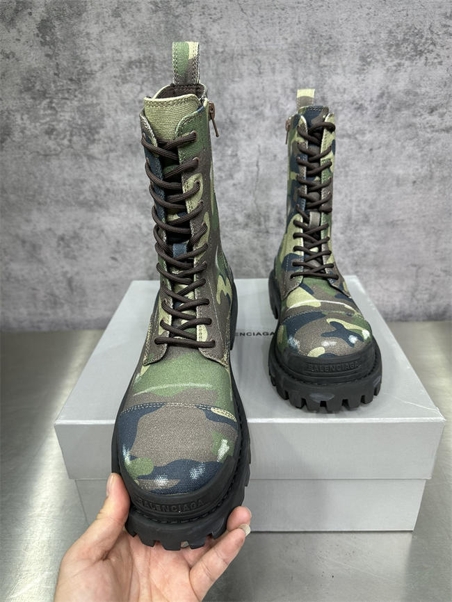 Ba*len*cia*ga boot