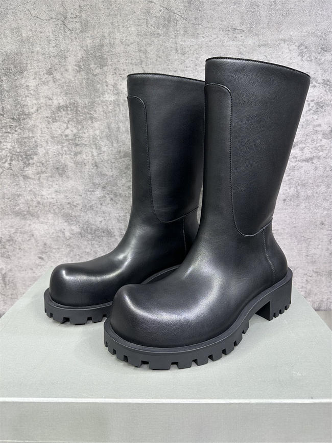 Ba*len*cia*ga boot