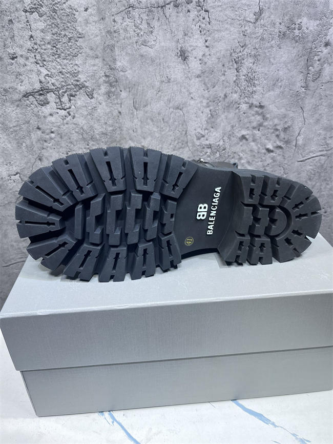 Ba*len*cia*ga boot