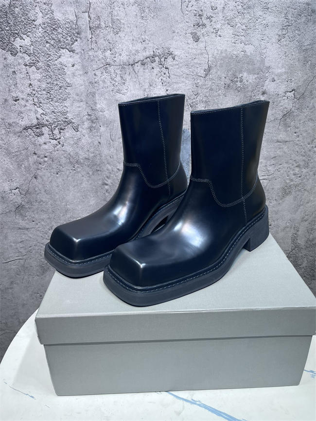 Ba*len*cia*ga boot