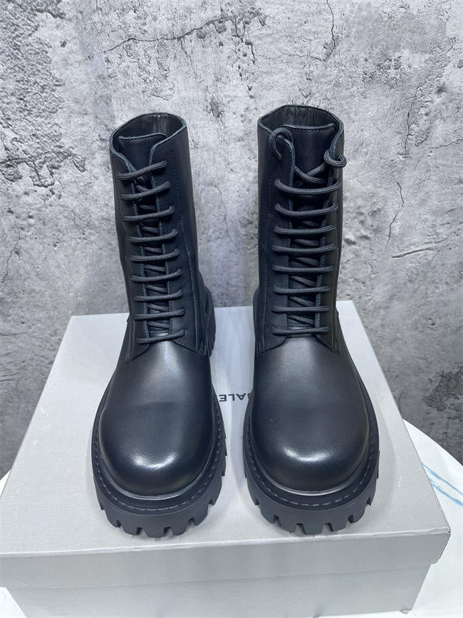 Ba*len*cia*ga boot