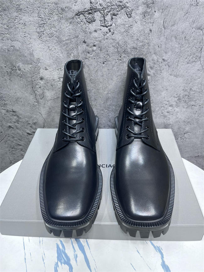 Ba*len*cia*ga boot