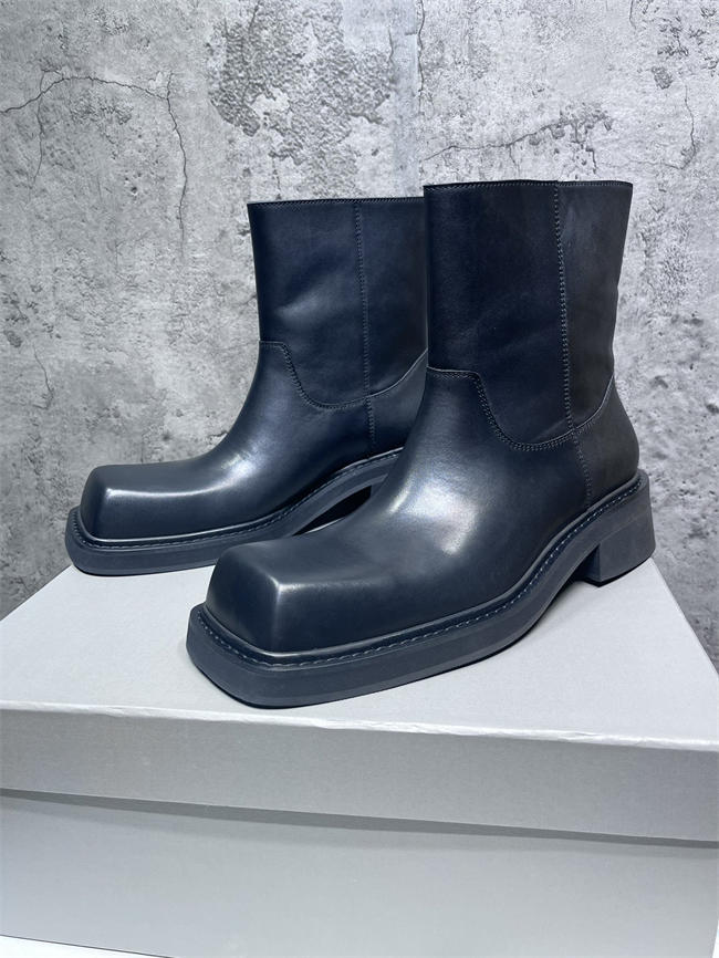 Ba*len*cia*ga boot