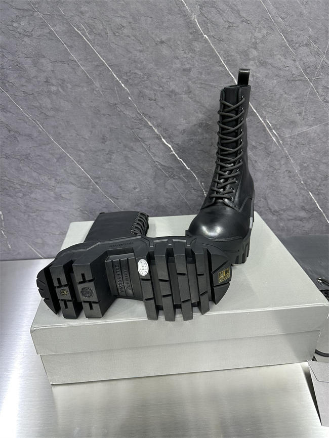 Ba*len*cia*ga boot