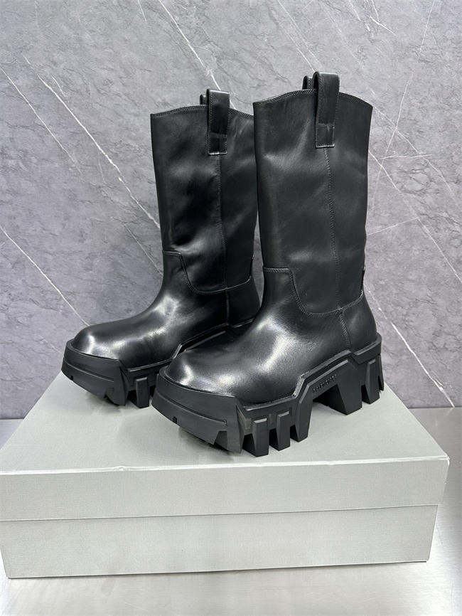 Ba*len*cia*ga boot