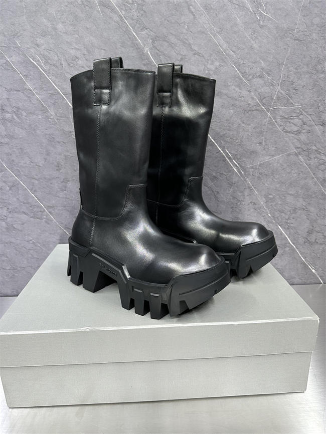 Ba*len*cia*ga boot