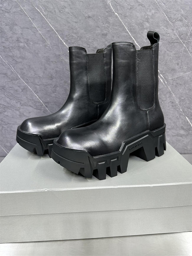 Ba*len*cia*ga boot