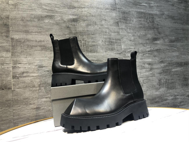 Ba*len*cia*ga boot
