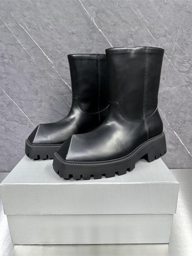 Ba*len*cia*ga boot