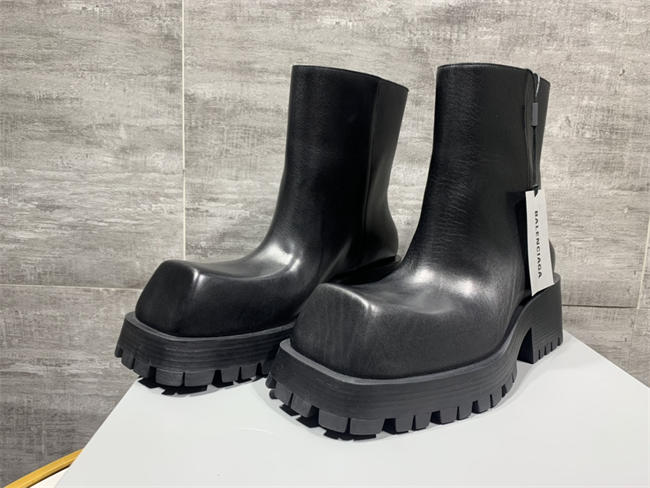 Ba*len*cia*ga boot