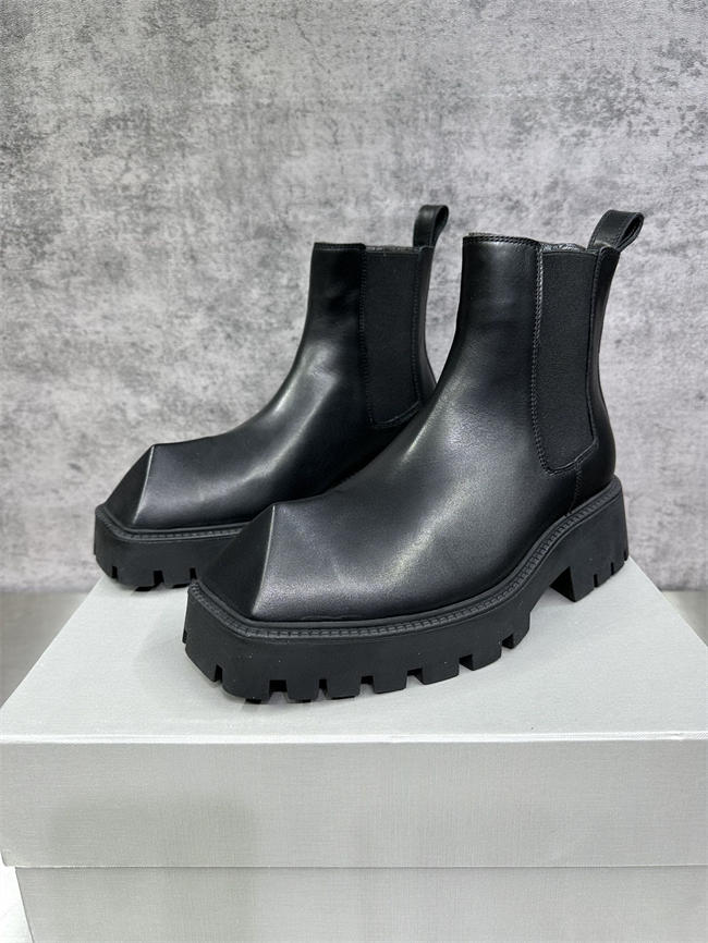 Ba*len*cia*ga boot