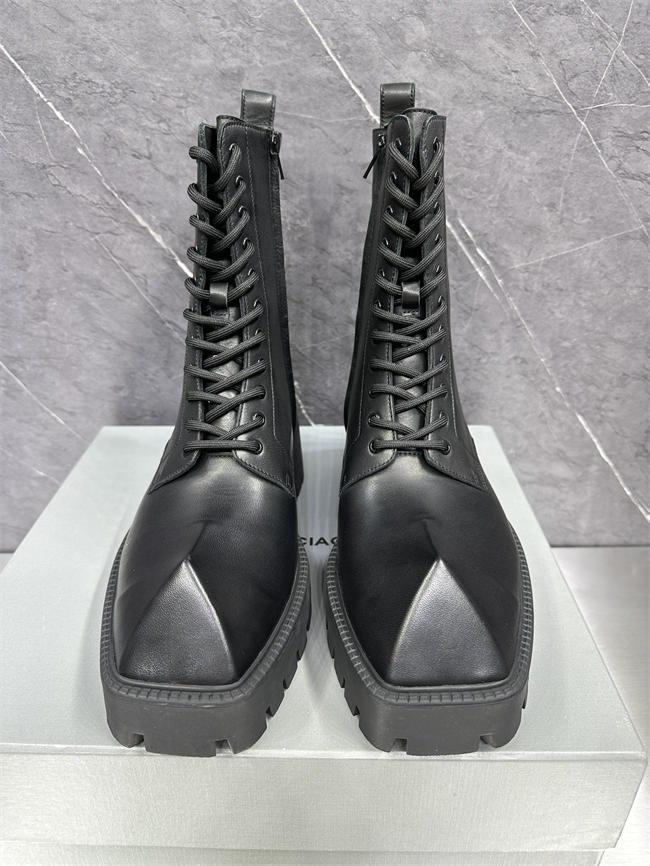 Ba*len*cia*ga boot
