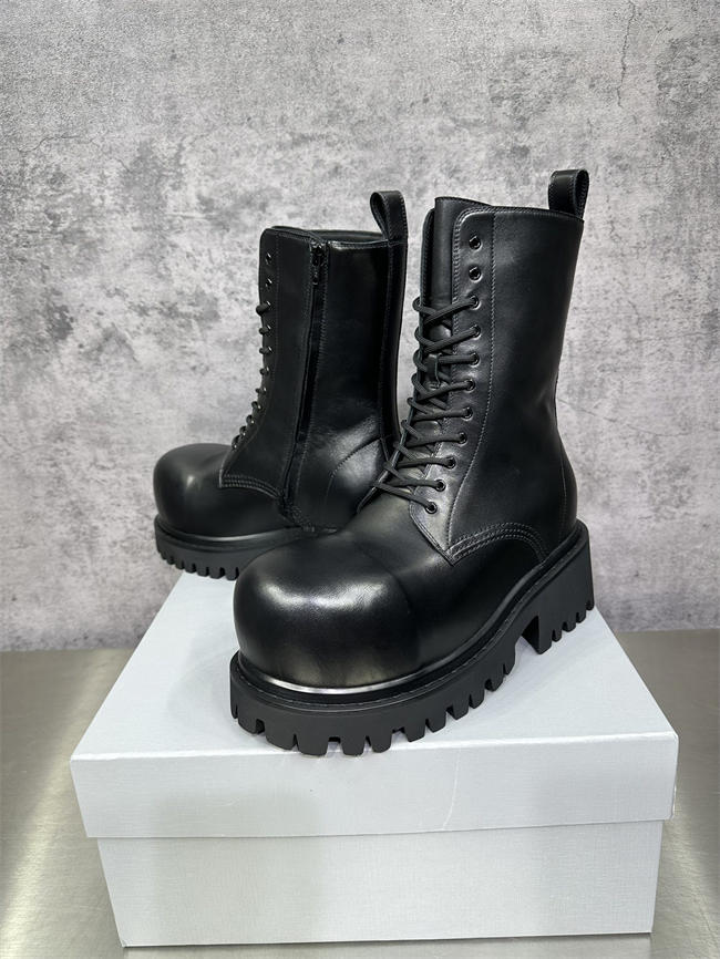 Ba*len*cia*ga boot