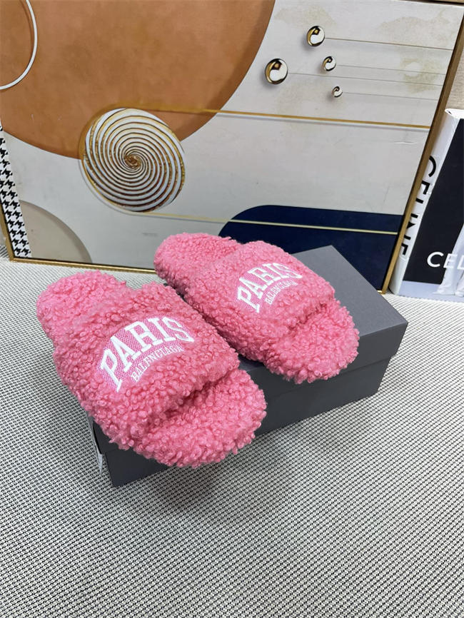 Ba*len*cia*ga furry slide sandal
