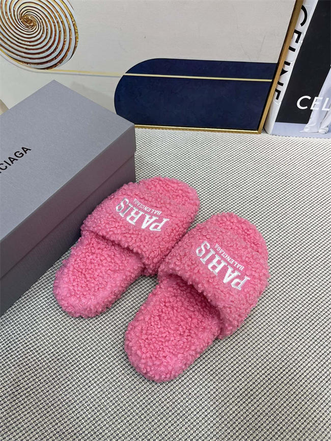 Ba*len*cia*ga furry slide sandal