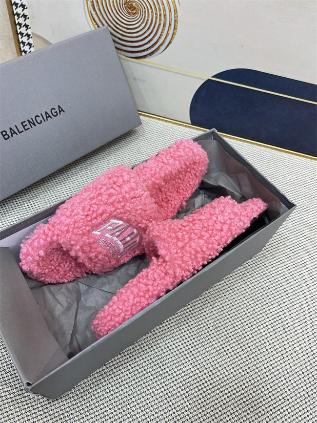 Ba*len*cia*ga furry slide sandal