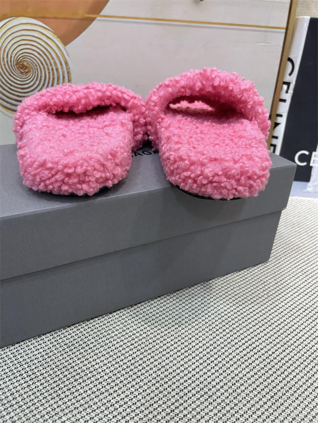 Ba*len*cia*ga furry slide sandal