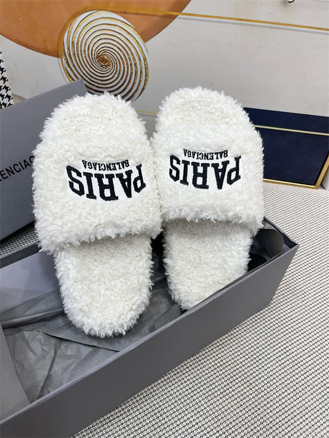 Ba*len*cia*ga furry slide sandal