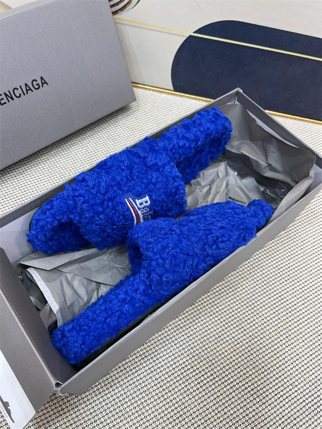 Ba*len*cia*ga furry slide sandal