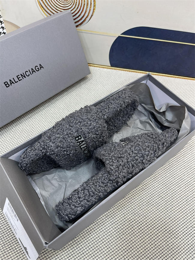 Ba*len*cia*ga furry slide sandal