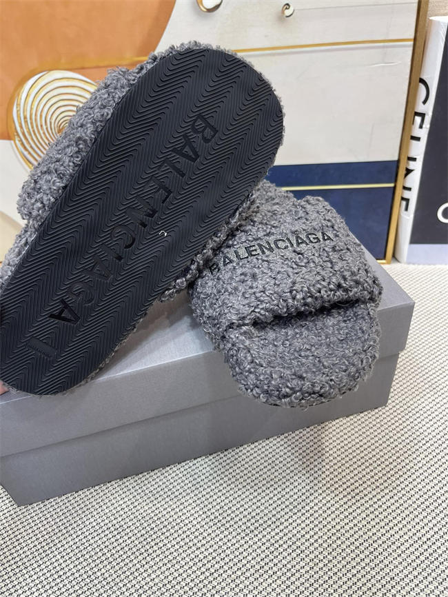 Ba*len*cia*ga furry slide sandal