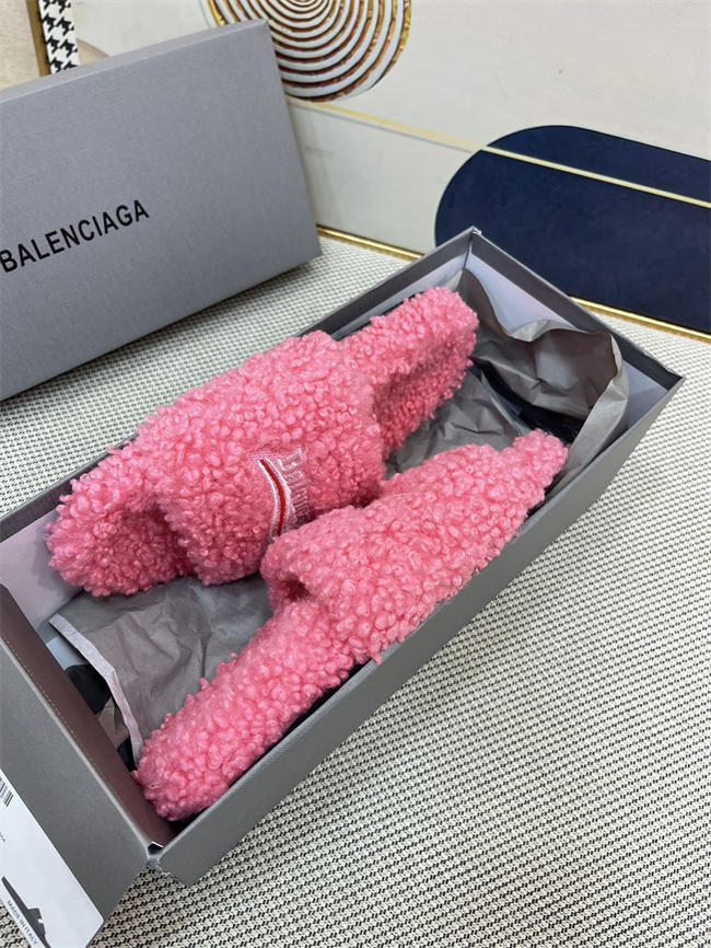 Ba*len*cia*ga furry slide sandal