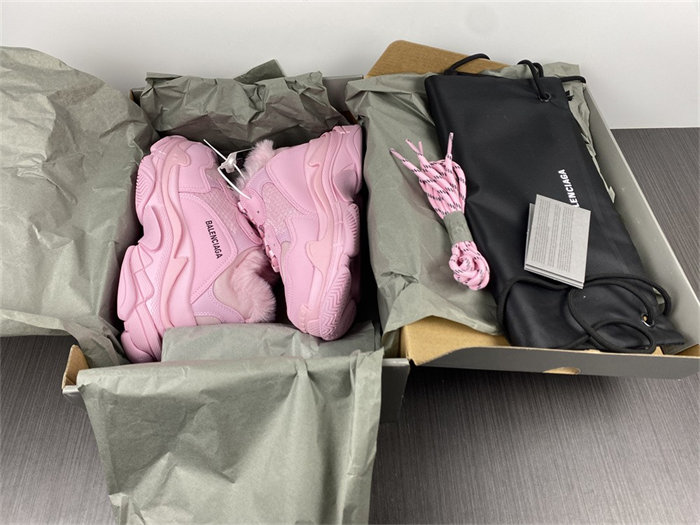 BLCG Triple S Fake Fur Pink  668562 W3CQ5 5000