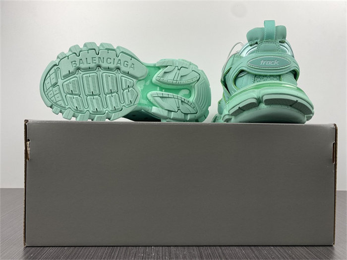 BLCG Track Recycled Green  542436 W3FE3 3000