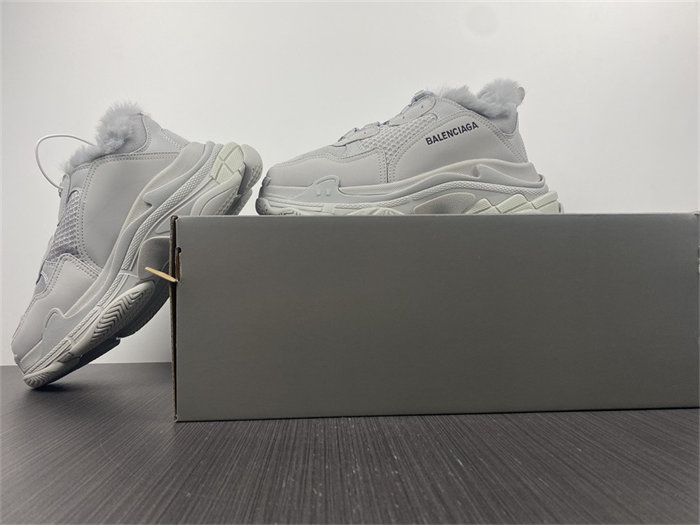 BLCG Triple S Fake Fur Grey  668563 W3CQ5 1210