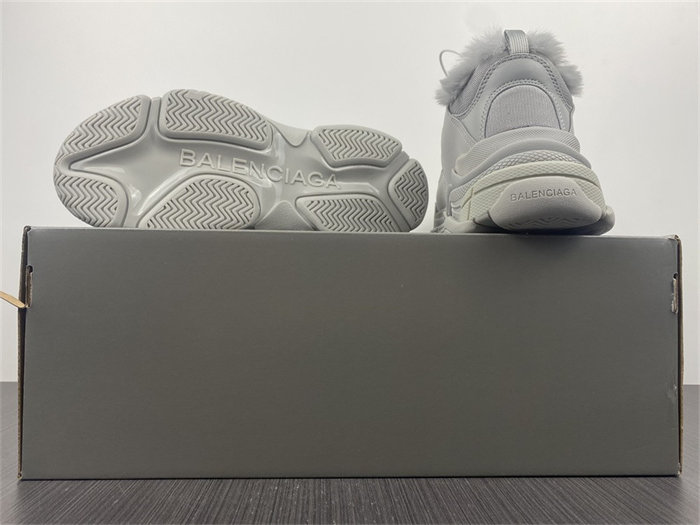 BLCG Triple S Fake Fur Grey  668563 W3CQ5 1210