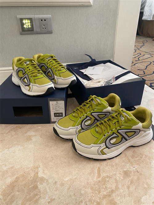 DR B30 Sneakers