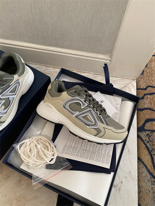 DR B30 Sneakers