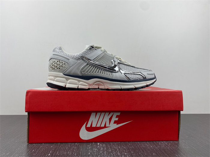 Nike Zoom Vomero 5 Photon Dust Metallic Silver  FD0884-025